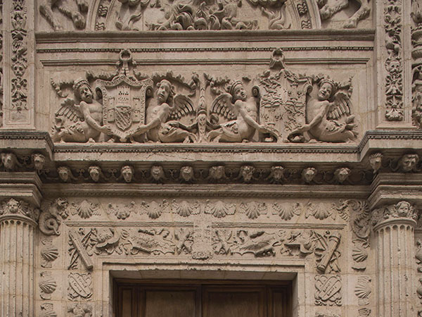 Detail of the main door of the house with Plateresque decoration and classical ornamental repertoires