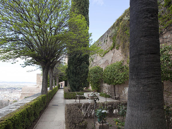 Garden of Los Adarves, a rampart relaid as a Renaissance garden by Don Íñigo López de Mendoza, Count of Tendilla and Governor of the Alhambra