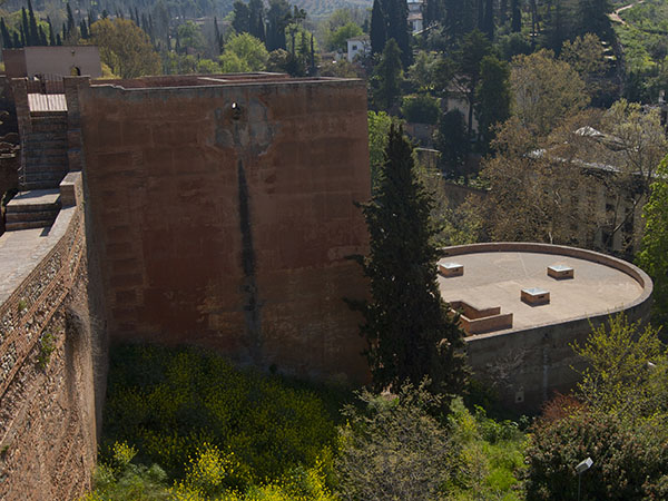 Most of the old gates and defensive towers had their bastions rebuilt with curved walls