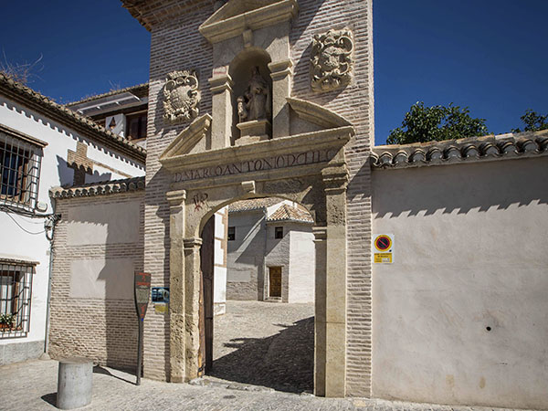 Outer gate of the monastery consecrated to Saint Elizabeth of Hungary, for whom Queen Isabella the Catholic felt special devotion
