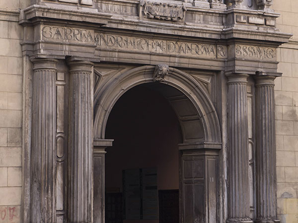 Main front of the Hospital of San Juan de Dios, with the former porch of the hospital church