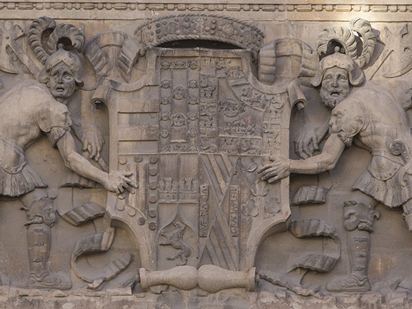 Coat-of-arms of Fernando González de Córdoba, “The Great Captain”, held by warriors attired ‘in the ancient fashion’