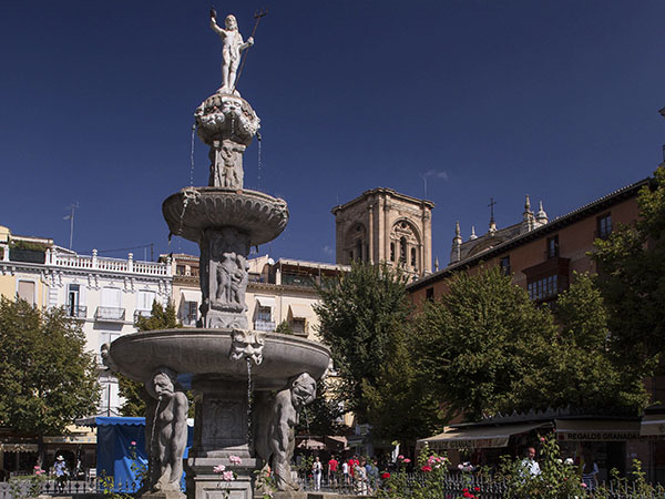 Its rectangular form made it suitable for numerous public events, and it also had a strategic location near the city’s main civil and religious institutions