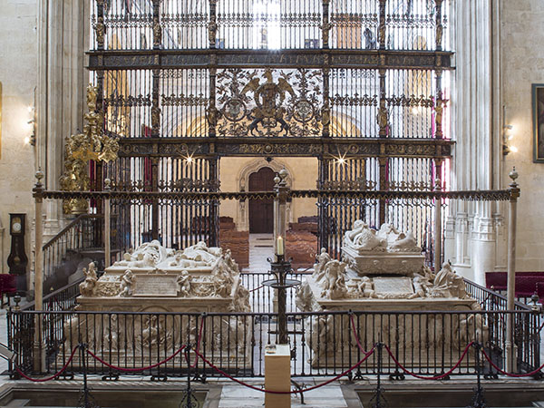 Interior of the church, with the tombs of the Catholic Monarchs and of their daughter Joan ‘the Mad’ and her husband Philip ‘the Handsome’, carved in Carrara marble in a Michelangelesque manner