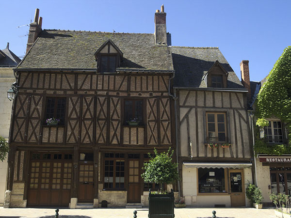 Timber-framed house (52-54 place Michel Debrée), Amboise