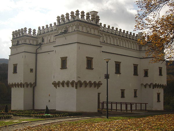 Szymbark. Castellum: Renaissance fortified manor house