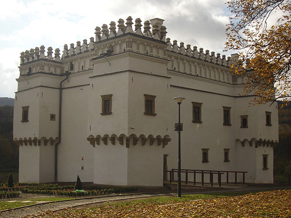 Szymbark. Castellum: Renaissance fortified manor house