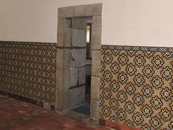 Dormitory, access to a cell